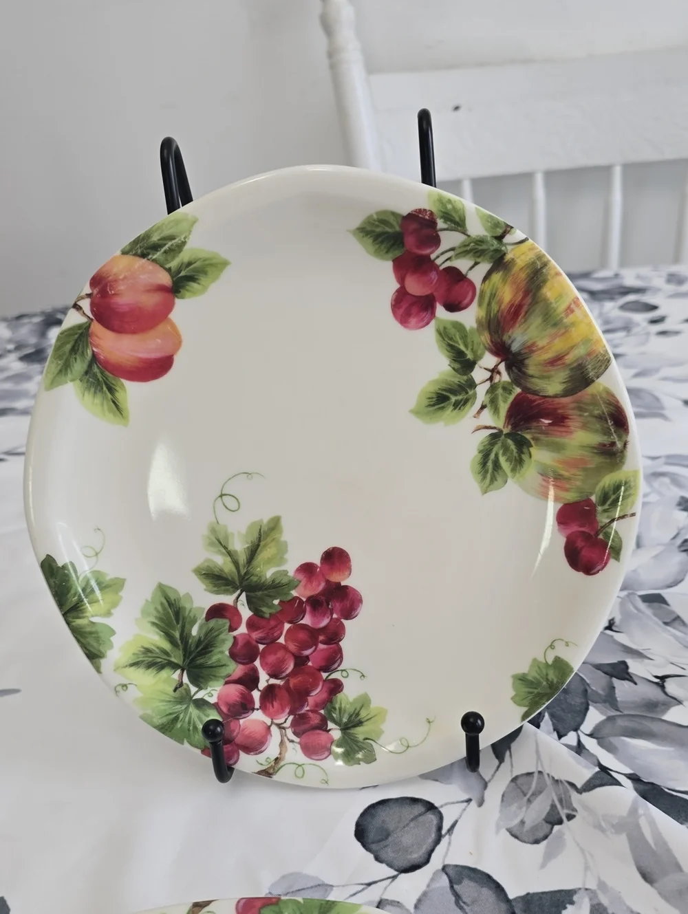 Vintage Royal Doulton Set Of 4 Everyday Fine China Vintage Grape Salad Plates